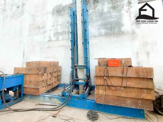 ép cọc bê tông máy tải sắt tại long an