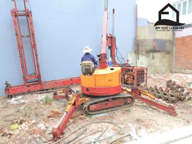 ép cọc bê tông máy neo tại long an
